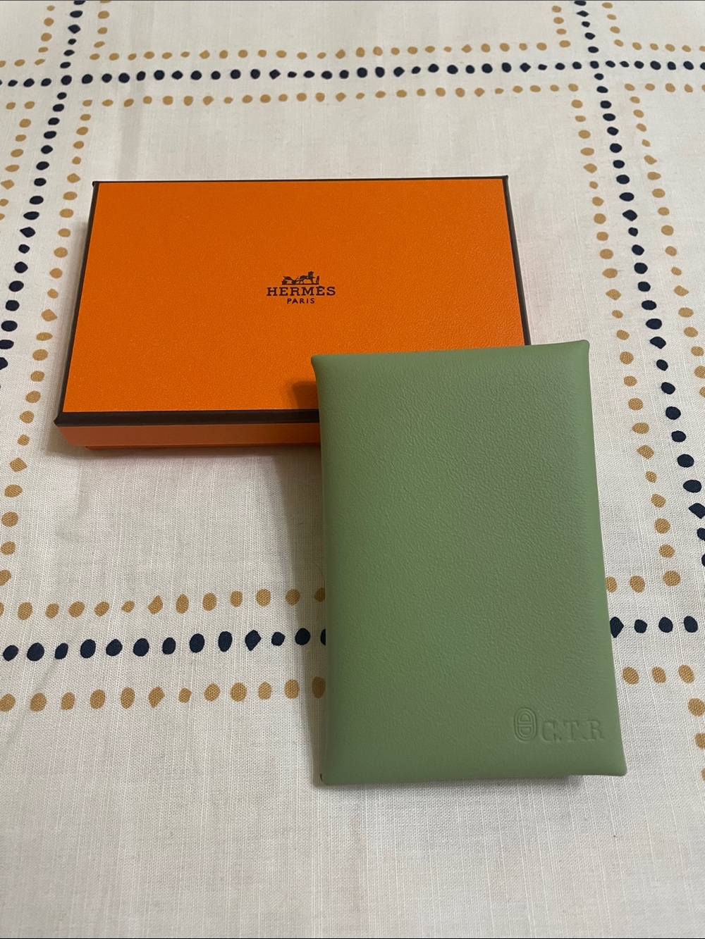 Hermes custom Calvi Card Holder in swift leather vert Criquet color & gold